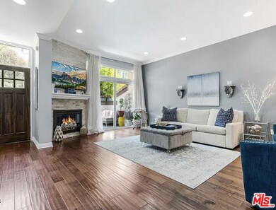 17213 Palisades Cir, Pacific Palisades, CA 90272 - photo 4