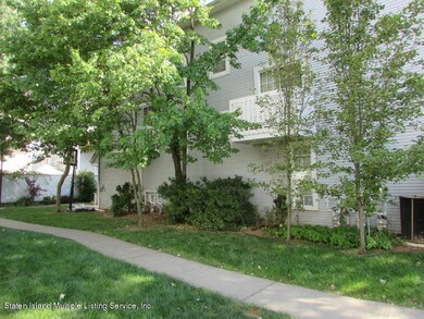 71 Country Dr E unit 52, Staten Island, NY 10314 - photo 7