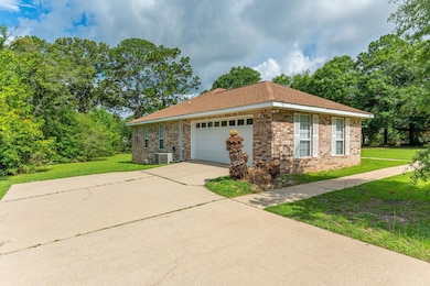 1415 Grandview Dr, Crestview, FL 32539 - photo 3