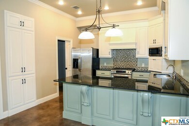 Fantastic kitchen with granite countertops