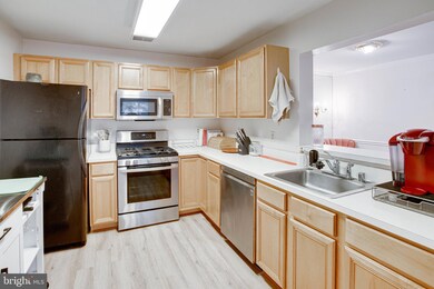 13615 Garfield Place unit 203, Woodbridge, VA 22191 - photo 6