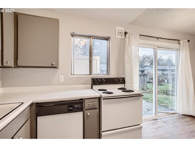 1340 NE Kane Dr unit 1360, Gresham, OR 97030 - photo 6