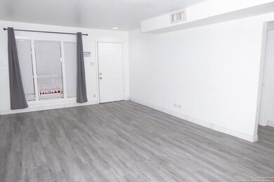 255 E Rampart Dr unit 211, San Antonio, TX 78216 - photo 4