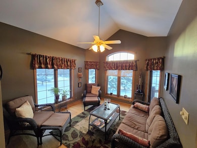 W282N4163 Somerset Ln, Pewaukee, WI 53072 - photo 6