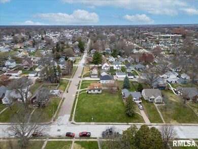 910 W Pleasant St, Davenport, IA 52804 - photo 6