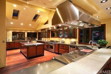 Elegantly appointed Chef's kitchen

