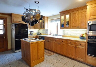 31 Packers Falls Rd, Newmarket, NH 03857 - photo 2