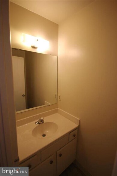 3075 White Birch Ct, Fairfax, VA 22031 - photo 3