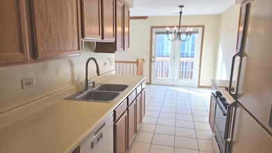 427 Village Creek Dr unit 19D, Lake In the Hills, IL 60156 - photo 7