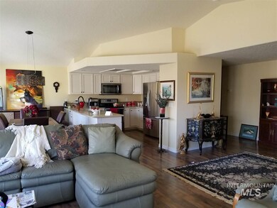 324 S Valley Dr, Nampa, ID 83686 - photo 3