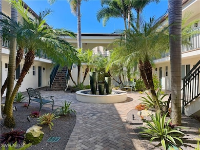 960 7th St S unit 202, Naples, FL 34102 - photo 2