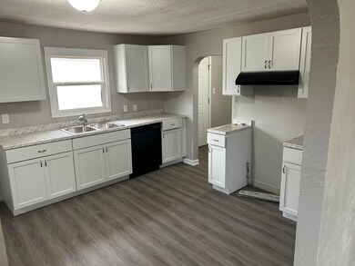 2204 W 30th St, Anderson, IN 46016 - photo 3