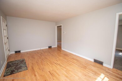 571 Brookland Blvd, Lansing, MI 48910 - photo 6