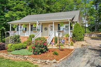 2200 Cedarwood Ct, Asheboro, NC 27205 - photo 2