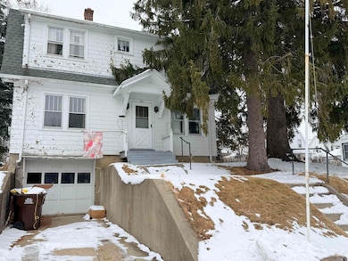 826 W Chestnut St, Freeport, IL 61032 - photo 3