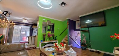 CROWN MOLDING