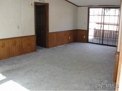 518 Carolina Cir, Hendersonville, NC 28792 - photo 4