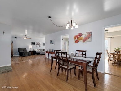 885 S Fairfield Ave, Elmhurst, IL 60126 - photo 4