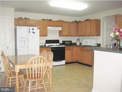 21 Hemingway Ln, Columbus, NJ 08022 - photo 4