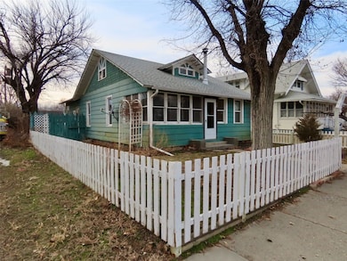 707 1st St E, Roundup, MT 59072 - photo 2