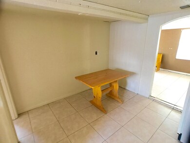 Kitchenette/Fridge