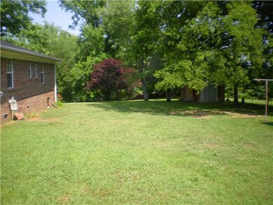 121 Flower St, Linden, TN 37096 - photo 4