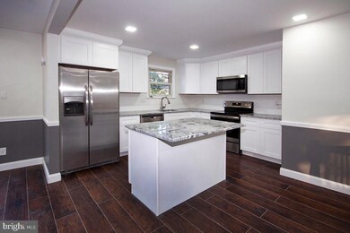 2227 Oakwood Ln, Atco, NJ 08004 - photo 4