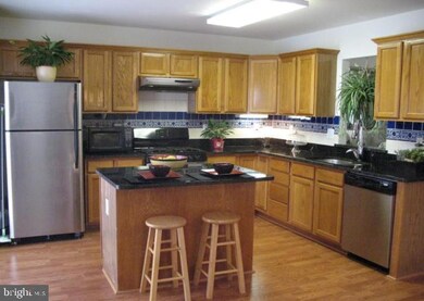 13126 Kidwell Field Rd, Herndon, VA 20171 - photo 5