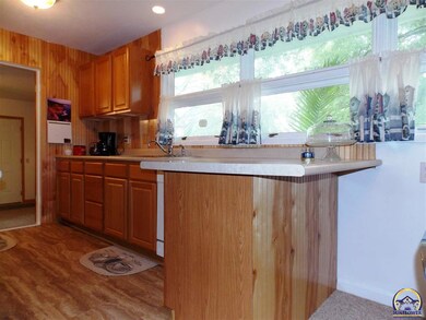 3325 SW Plass Ave, Topeka, KS 66611 - photo 6