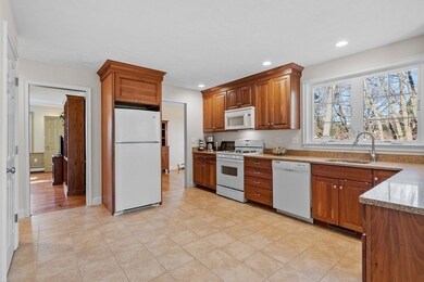 160 Tahattawan Rd, Littleton, MA 01460 - photo 5