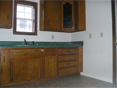 902 Henry St, Johnson City, TN 37601 - photo 7