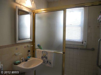 8903 Marquis Ln, Clinton, MD 20735 - photo 6