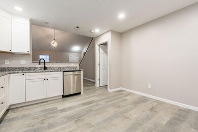 006. Kitchen dining area