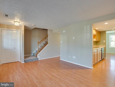 22390 Stablehouse Dr, Sterling, VA 20164 - photo 5