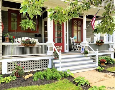 BEAUTIFUL OPEN FRONT PORCH