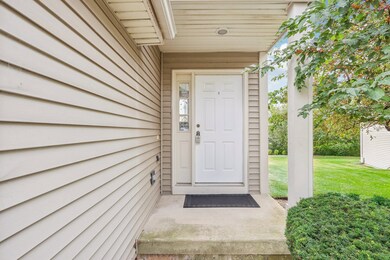 966 Viewpoint Dr, Lake In the Hills, IL 60156 - photo 5