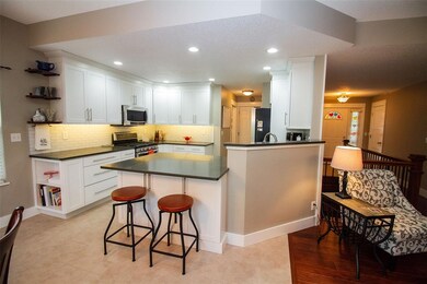 606 Crestview Ct, Center Point, IA 52213 - photo 2