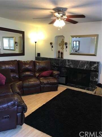 Welcome your guests in your spacious living room!