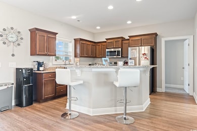 Kitchen with a breakfast bar area, light wood-styl