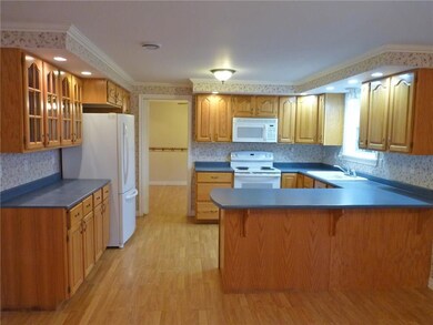 Lovely kitchen with plenty of...