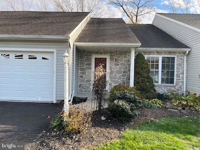 1614 Berry Dr, Lebanon, PA 17046 - photo 2