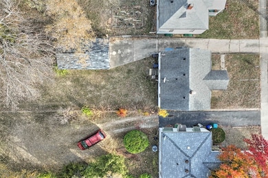 1566 E Vanderhoof St, Decatur, IL 62521 - photo 5