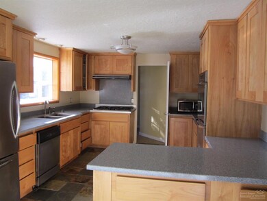 20295 Rae Rd, Bend, OR 97702 - photo 4