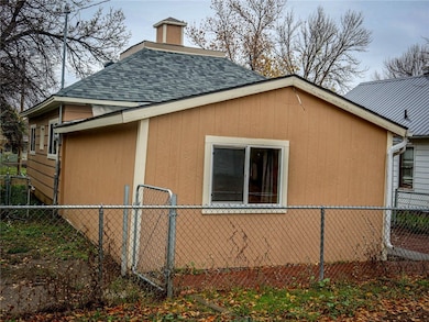 711 1st St W, Roundup, MT 59072 - photo 3