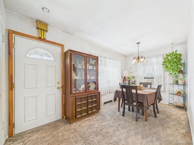 81 Cedarlawn Blvd, Valley Stream, NY 11580 - photo 5