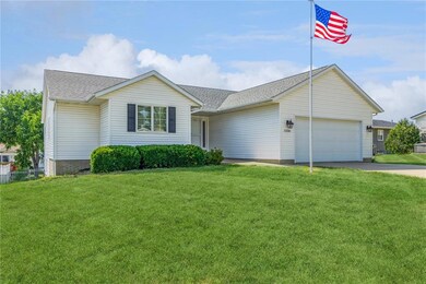 2330 31st St SW, Cedar Rapids, IA 52404 - photo 2