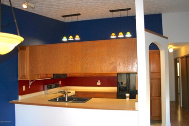 Kitchen and Breakfast Bar