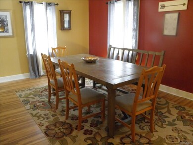 LIVING ROOM/DINING