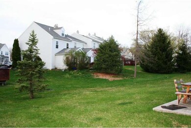 807 Treetop Ln, Norristown, PA 19403 - photo 3