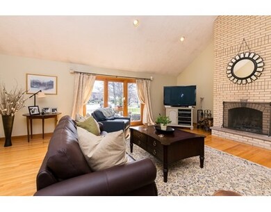 135 Lauricella Ln, Waltham, MA 02452 - photo 5